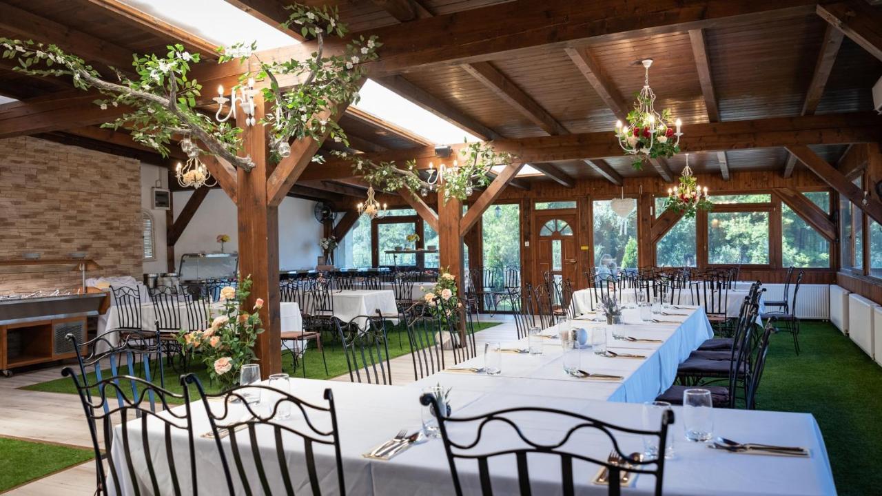 Eden Lounge Restaurant & Pension Veresegyház Eksteriør billede