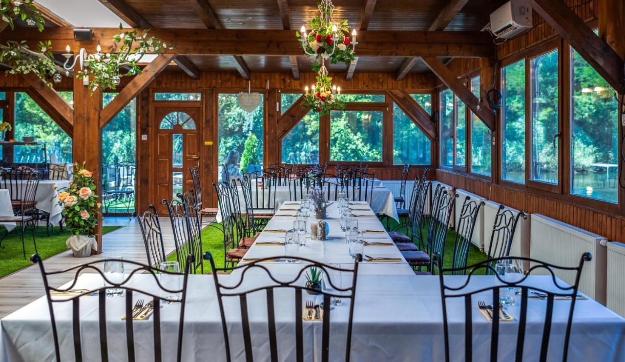 Eden Lounge Restaurant & Pension Veresegyház Eksteriør billede