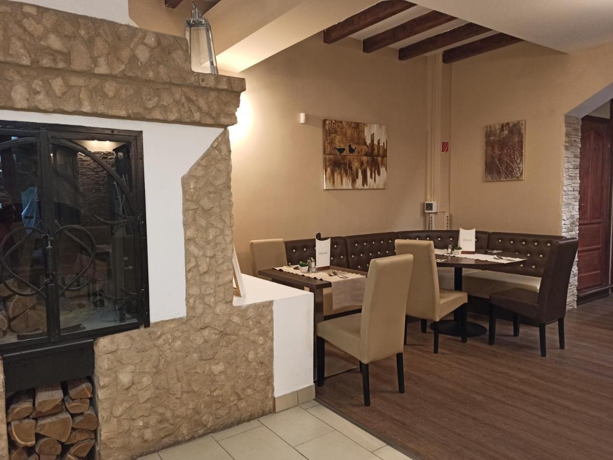 Eden Lounge Restaurant & Pension Veresegyház Eksteriør billede